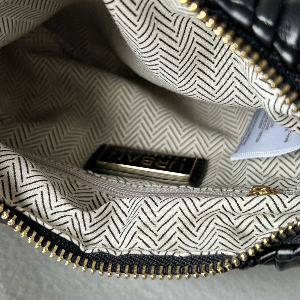 Urban Expressions Fawna Pleated black bag - Picture 5 of 8